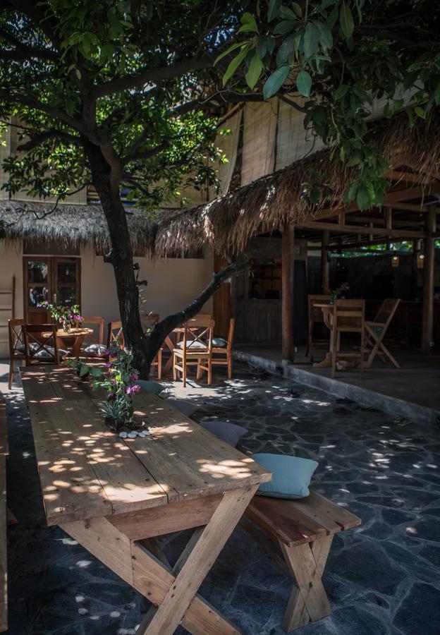 Flowers & Fire Yoga Garden Gili Air Exterior foto
